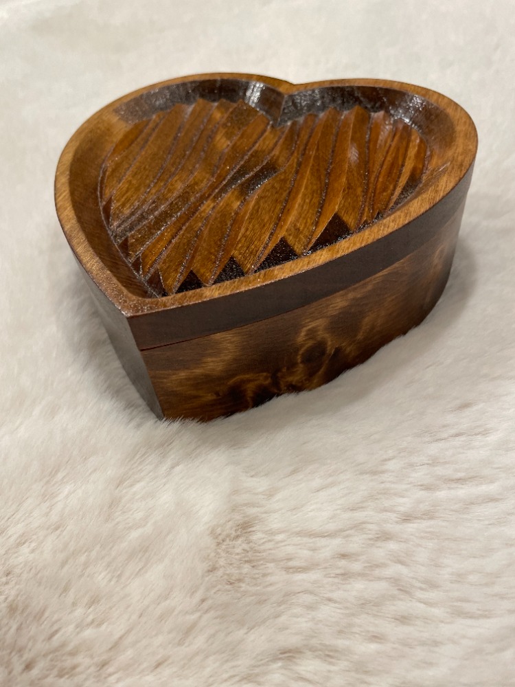 Heart shaped jewelry box - Image 2